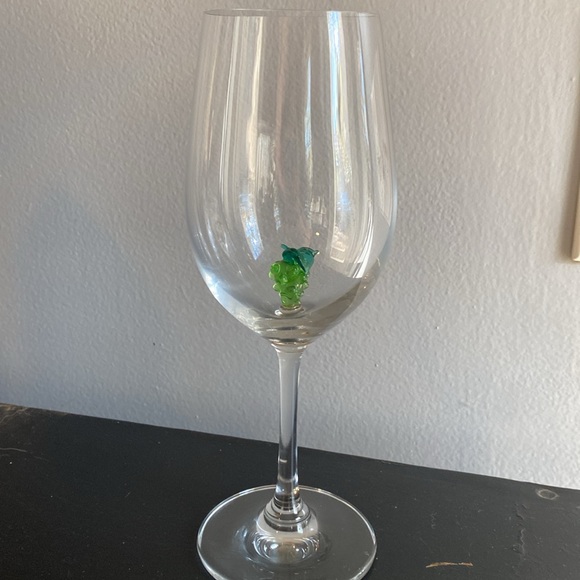 Murano Glass Grape Wine Glass Pair w/ Figural Grape Cluster in Bowl - Picture 8 of 8